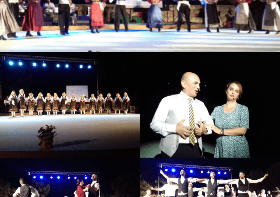 Ο Λαογραφικός Σύλλογος Μαρκοπούλου Μεσογαίας «Ρόδακας»,  ενθουσίασε με την Χοροθεατρική Παράσταση «Μια Βαλίτσα Αναμνήσεις»,  στο Θέατρο Σάρας Μαρκοπούλου!