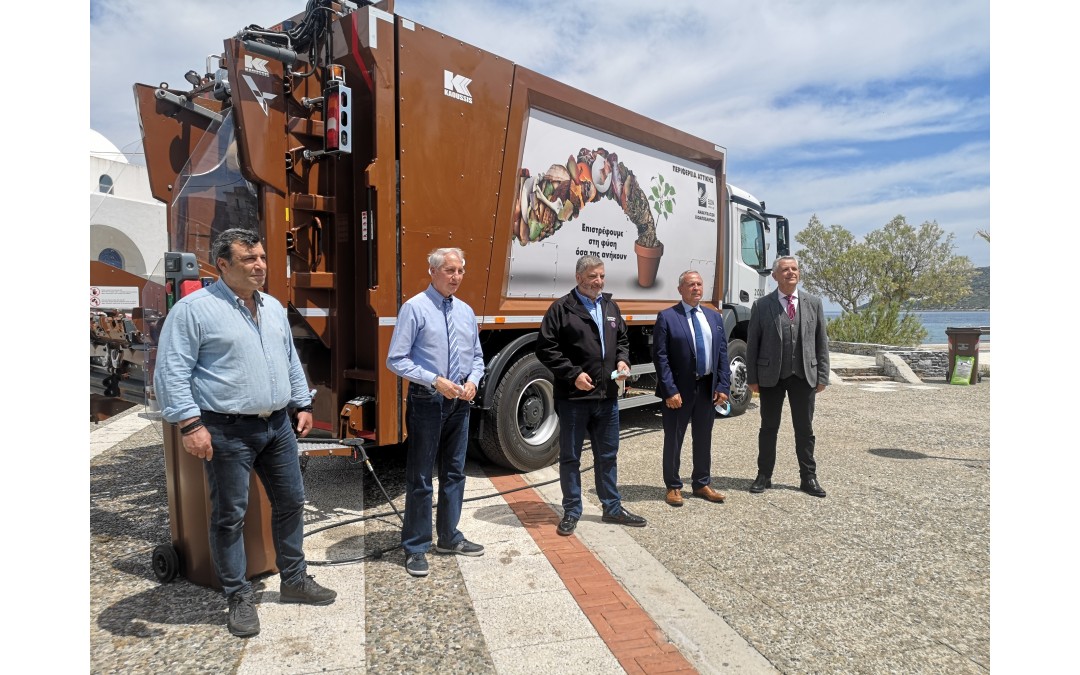 Νέο υπερσύγχρονο απορριμματοφόρο και εξοπλισμός ανακύκλωσης στο Δήμο Μαρκοπούλου από την Περιφέρεια Αττικής